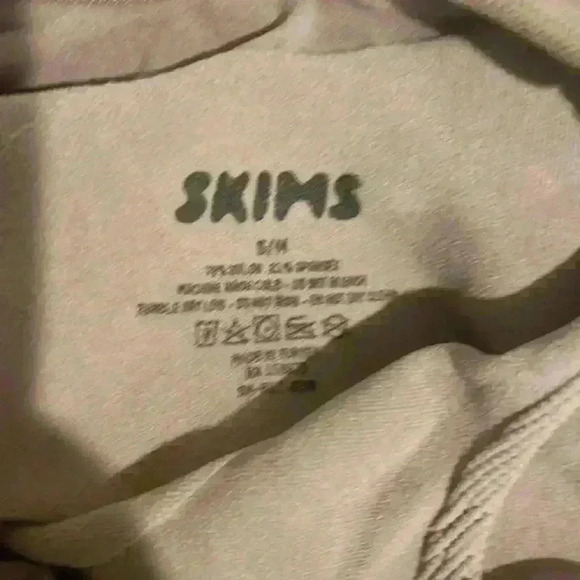 SKIMS Adjustable Straps Seamless Sculpt Compression Thong Bodysuit Size… - Picture 8 of 8